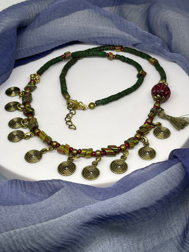 Strand Necklace with mixed material