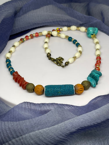 Strand Necklace with mixed material