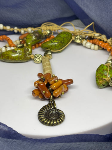 Strand Necklace with mixed material